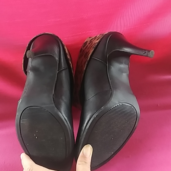 Heels - Picture 3 of 3